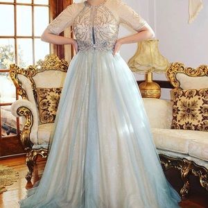 Ball gown dress !